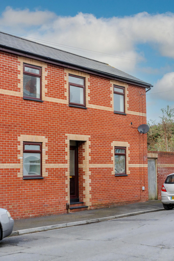 Exterior & Views 2, 2 Bed House Close to Cardiff City Centre, Cardiff