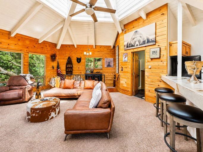 Living area 3, Lazy Bear Lookout, San Bernardino