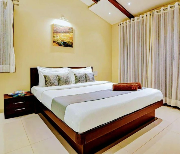 Bedroom 3, Hotel Strawberry Inn, Satara
