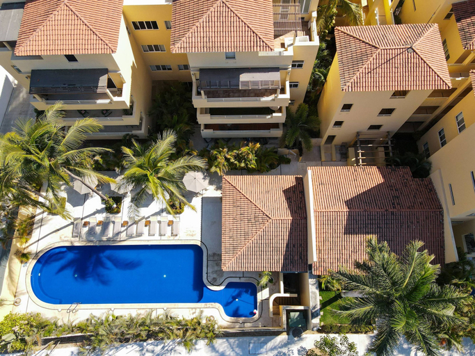 Room 5, Sleeps 10 Views Beach 1 Block, Compostela