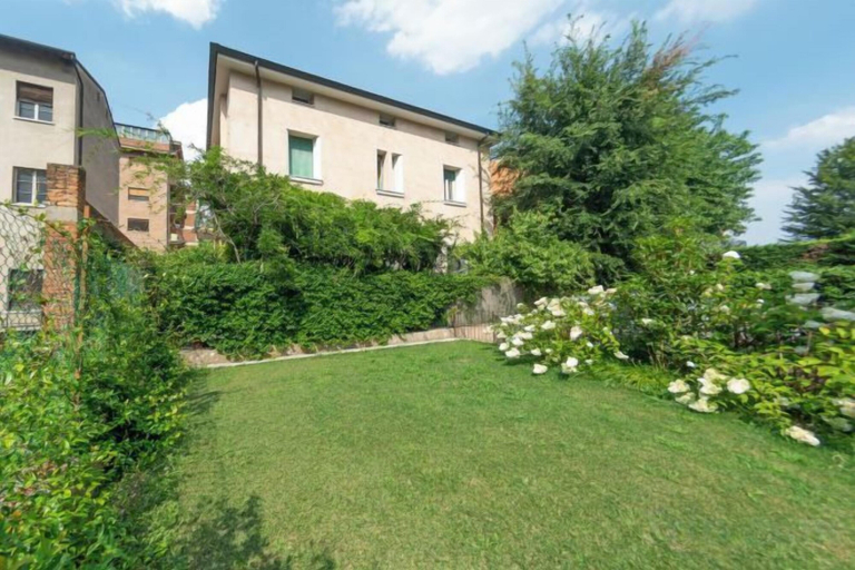 Others 4, Juliet House, Verona