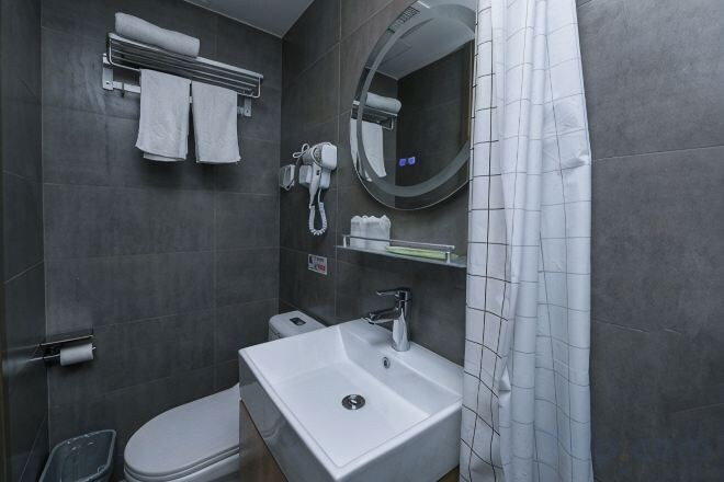 Bathroom, Beijing Bo'an Chain Hotel (Sanlihe Children's Hospital), Beijing