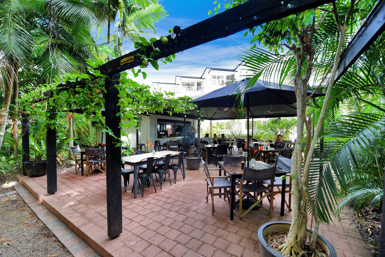 Food & Drinks, Golden Sands Beachfront Apartment Resort, Cairns