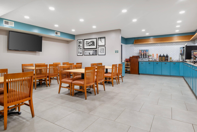 Food & Drinks 5, Country Inn & Suites By Radisson, Hiram, Ga, Paulding