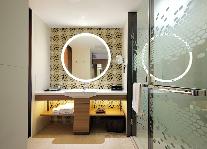 Bathroom 4, Hampton by Hilton Foshan Xiqiao Mountain, Foshan
