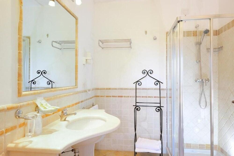 Bathroom, Hotel Baia del Porto, Nuoro