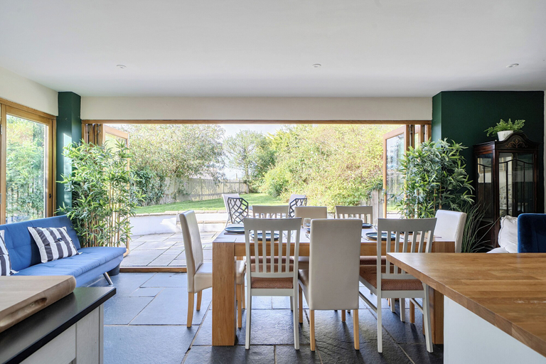 Dining 4, 4-bed Cottage - Pets With Garden & Wood Burner, Cornwall