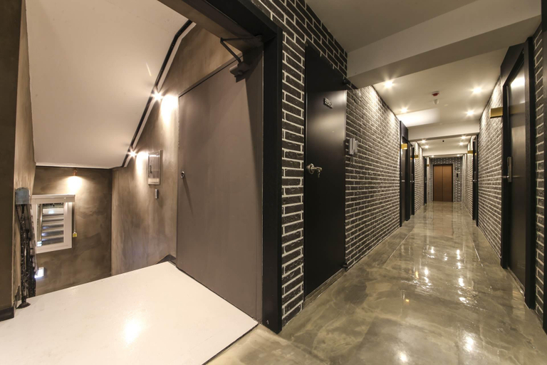 Others 3, EL Hotel Busan, Saha