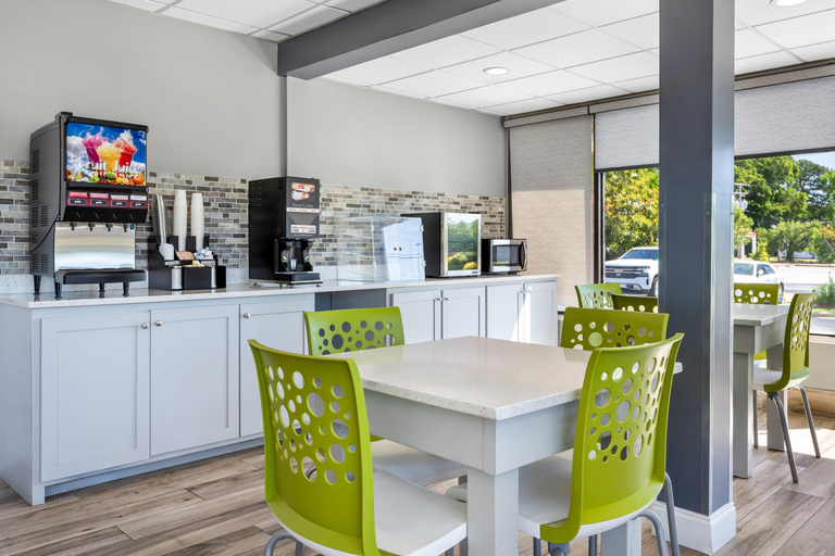 Food & Drinks 5, Americas Best Value Inn Douglasville, Douglas