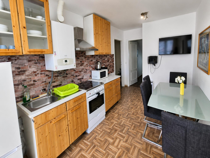 Private kitchen 5, 2BR Apt Next to Vienna Vibrant Center, Wien