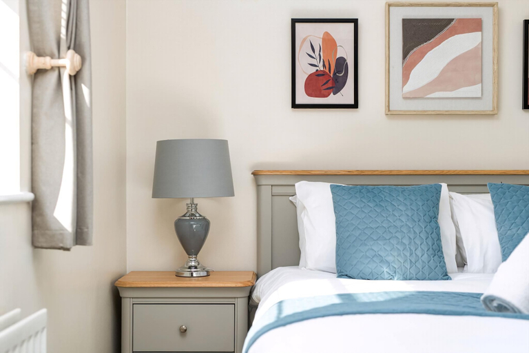 Room 2, Seaview 2-bed With Private Parking, Portishead, North Somerset