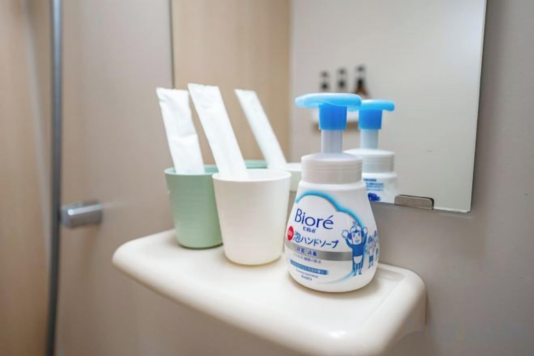 Bathroom amenities, Oyasumi manga hotel, Osaka