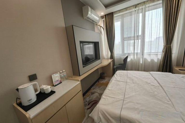 Bedroom, Korla Yalu Business Hotel, Bayin'gholin Mongol