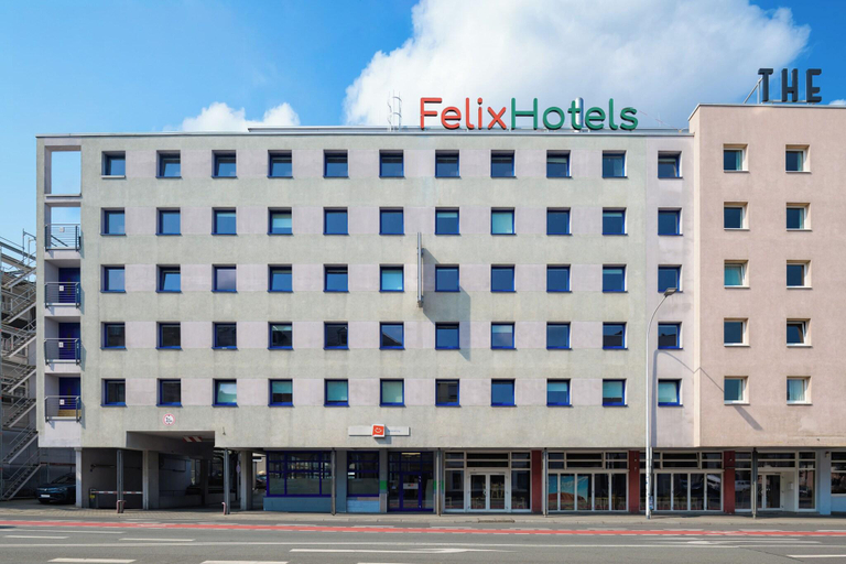 Exterior & Views