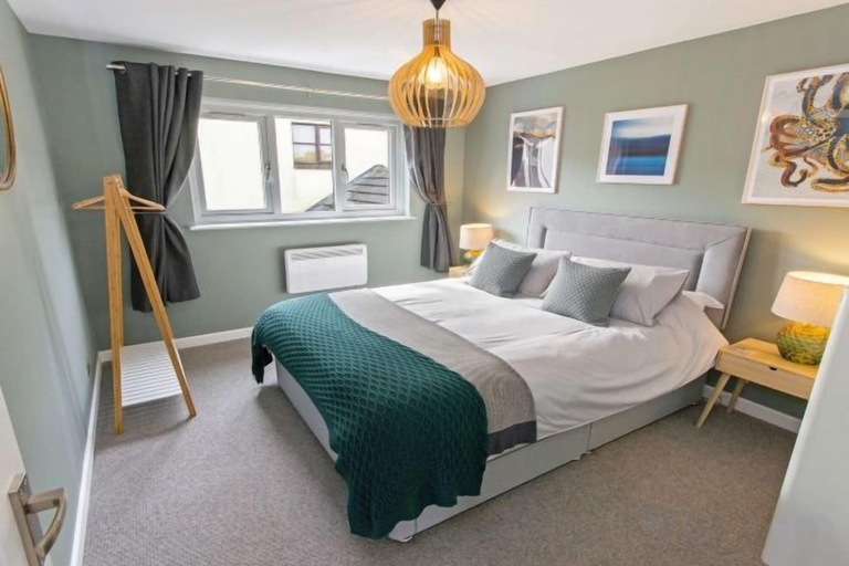 3, Oceanside Sleeps 6 Walk to Beach & Stylish, Devon
