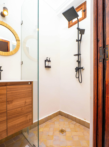 Bathroom 2, Riad Chalymar, Marrakech