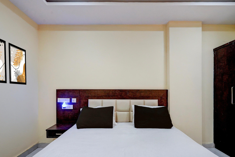 Room 4, Townhouse Kanithi Road, Visakhapatnam