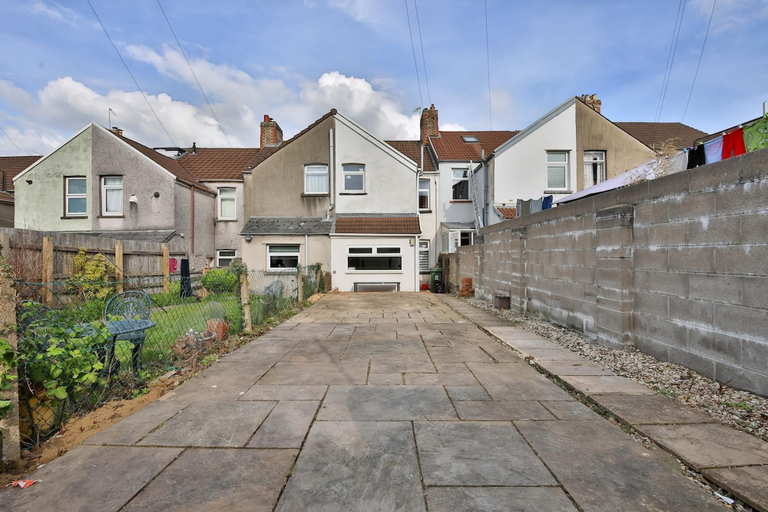 Exterior 4, Cosy 3-bedroom House Near Caerphilly Castle, Caerphilly