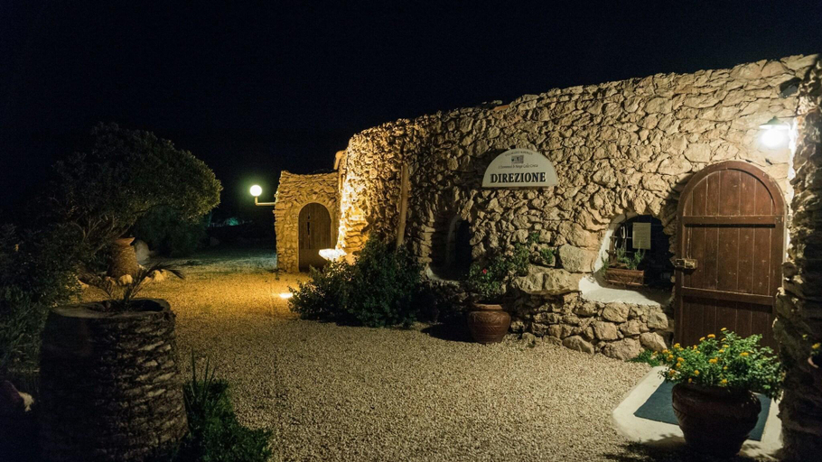 Exterior & Views 2, Albergo I Dammusi Di Borgo Cala Creta, Agrigento
