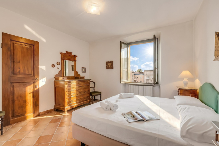 Room 3, Apt. Annamaria: Family-friendly 2BR Central Base for Trips, Varese