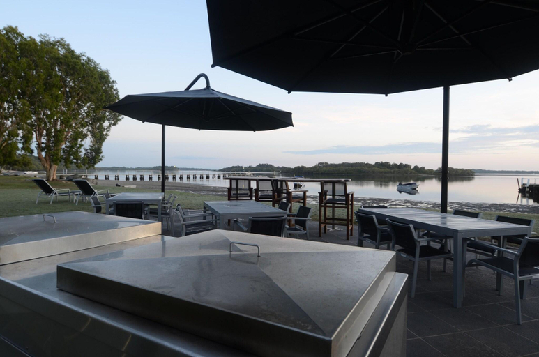 Food & Drinks 5, Moby Dick Waterfront Motel, Clarence Valley- Coast