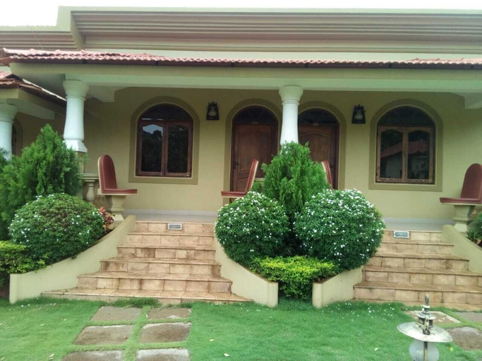 Public Area 2, Cochichos Resort, North Goa