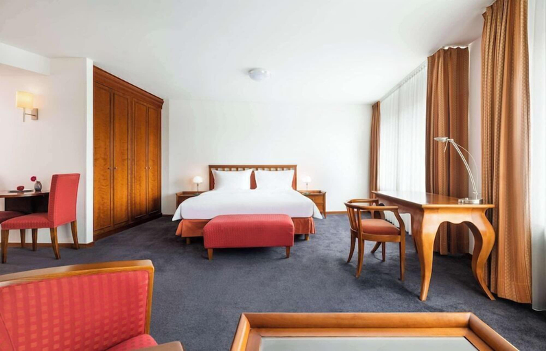 Room 4, Main Plaza Suite Tower, WorldHotels Elite, Frankfurt am Main