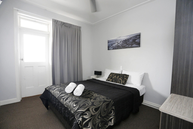 Bedroom 3, The Lakes Hotel, Wyong - South and West