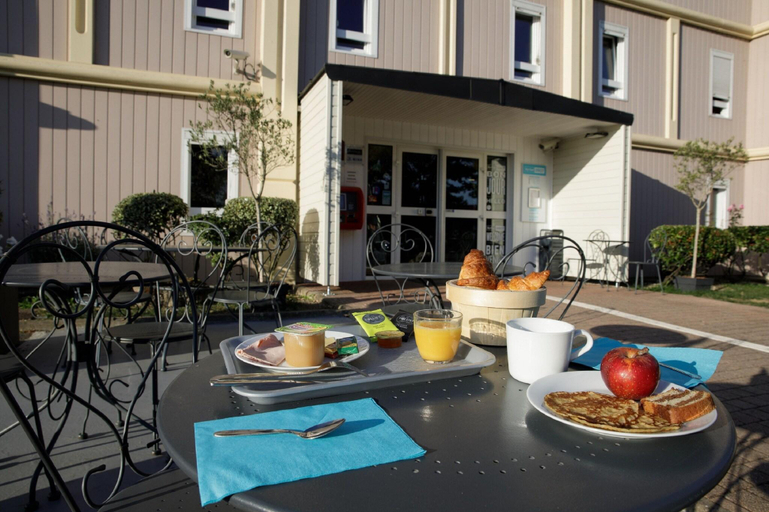 Food & Drinks 4, Kyriad Direct Orléans Ouest La Chapelle St Mesmin, Loiret