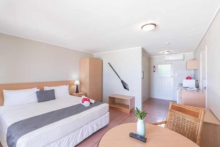 Bedroom 4, Moana Sands Beachfront Hotel, Rorotonga