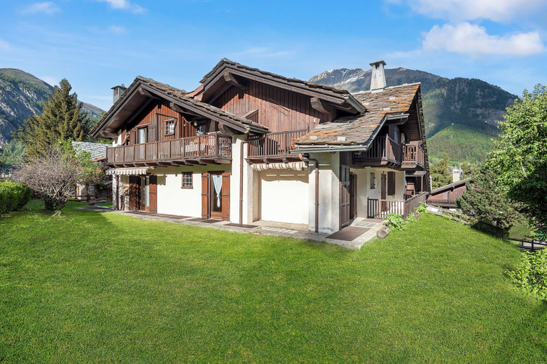 Exterior 2, Family Apartment Steps From Ski Lifts, Aosta