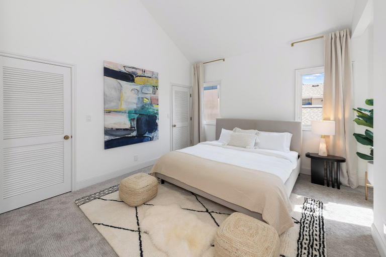 Room 4, Reef Mall, Los Angeles