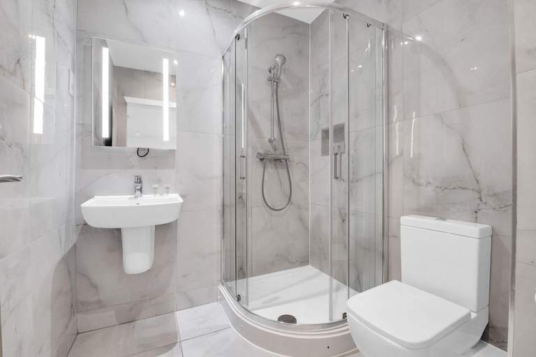 Bathroom 4, Signature Hotel, London