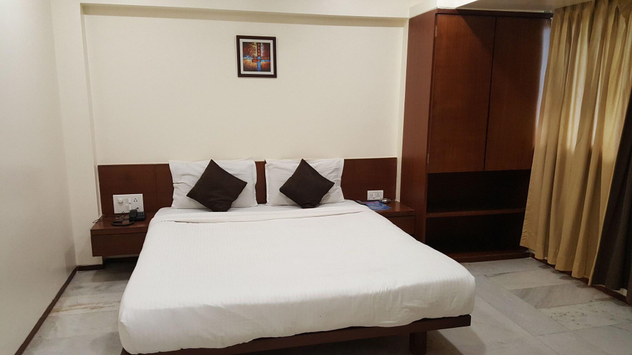Bedroom 1, Hotel Executive Residency, Pune