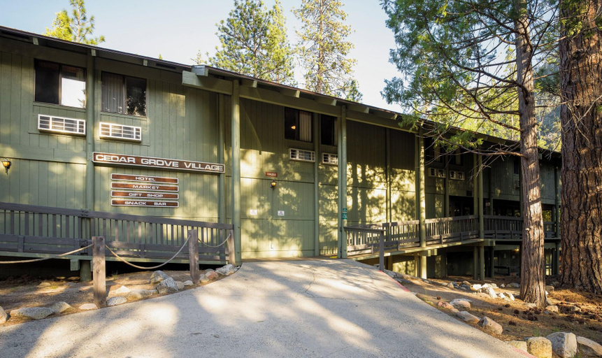 Exterior & Views, Cedar Grove Lodge, Fresno
