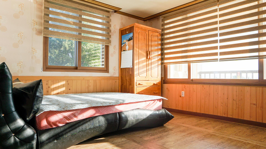 Bedroom 2, Yeosu Haein Pension, Yeosu