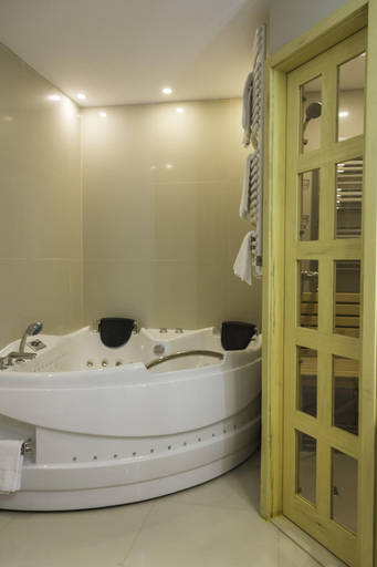 Bathroom 4, Christina Plus Hotel, Municipiul Bucuresti