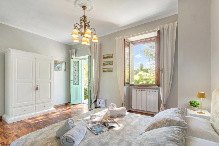 Room 2, Dimora Della Rocca Private Garden, Wifi, BBQ & Parking, Varese