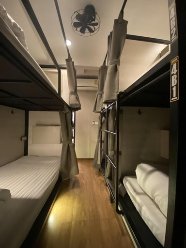 Bedroom 4, Augusta - Hostel, Wattana