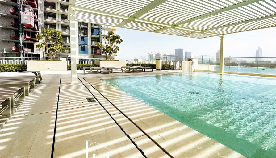 Sport & Beauty, LUX The Marina Vista Beachfront Suite 3, Dubai