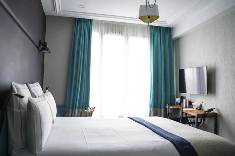 Bedroom 2, Terrass'', Paris