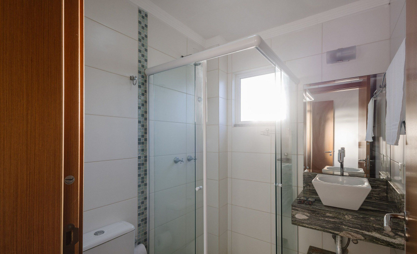 Bathroom, 2BR Apt w/ BBQ 400m From Beach Can304, Bombinhas