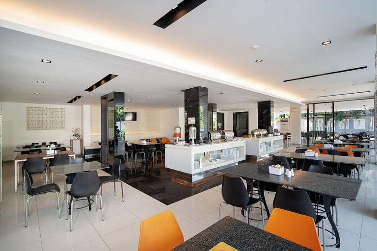Food & Drinks 5, Leenova Hotel, Prawet