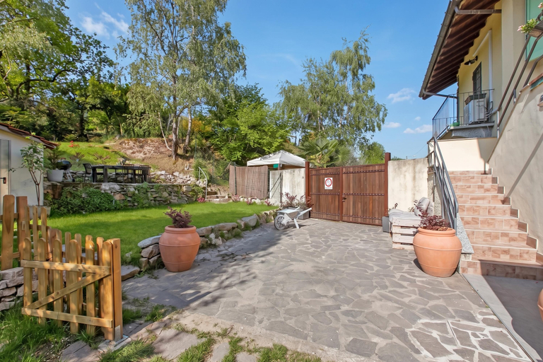 Exterior 4, Dimora Della Rocca Private Garden, Wifi, BBQ & Parking, Varese
