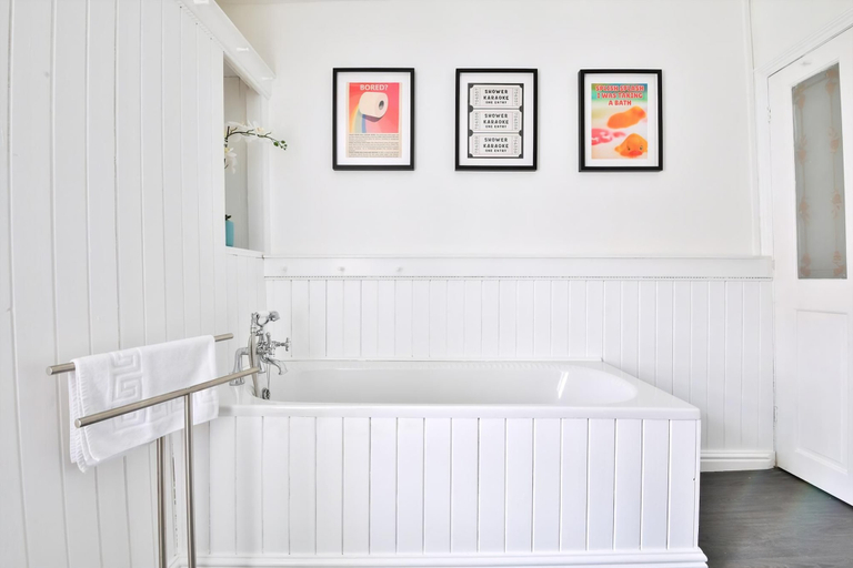 Bathroom 4, Stunning 2 Bedroom Cardiff Bay House, Cardiff
