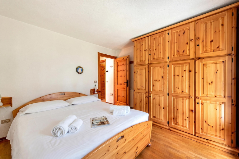 Room 5, Family Apartment Steps From Ski Lifts, Aosta
