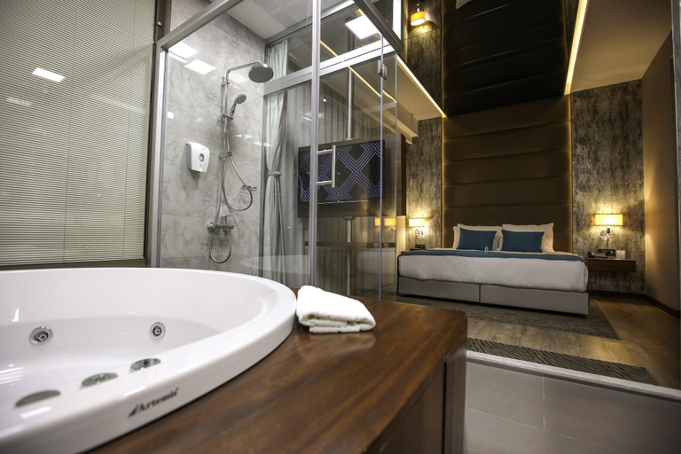 Bathroom 5, Doubletree by Hilton Izmir Karsiyaka, Karşıyaka