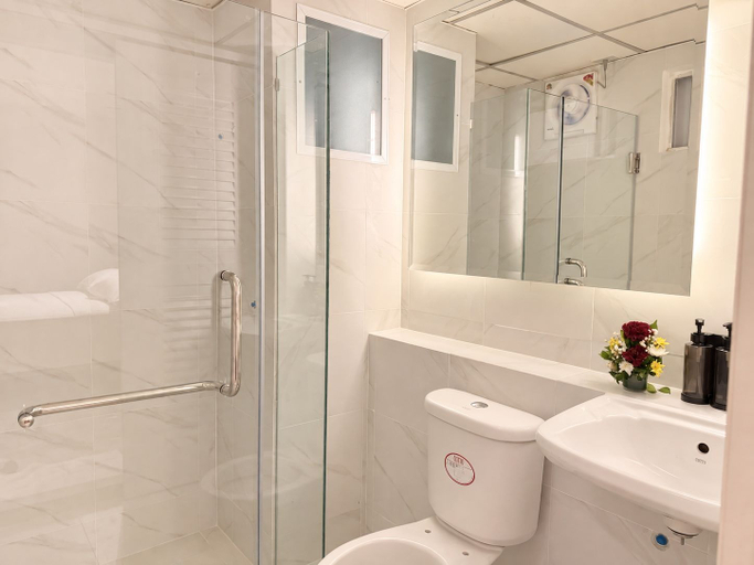 Bathroom 4, 95 Lodge, Wang Thonglang