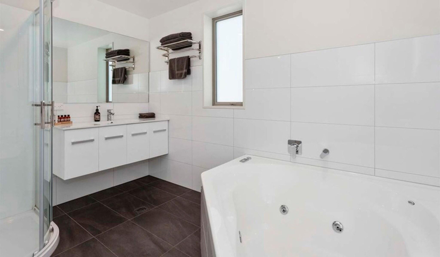 Bathroom 5, Rolleston Highway Motel, Selwyn