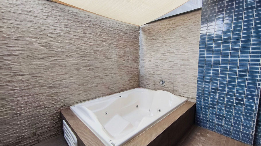 Bathroom 4, Ora Beach, Ipojuca